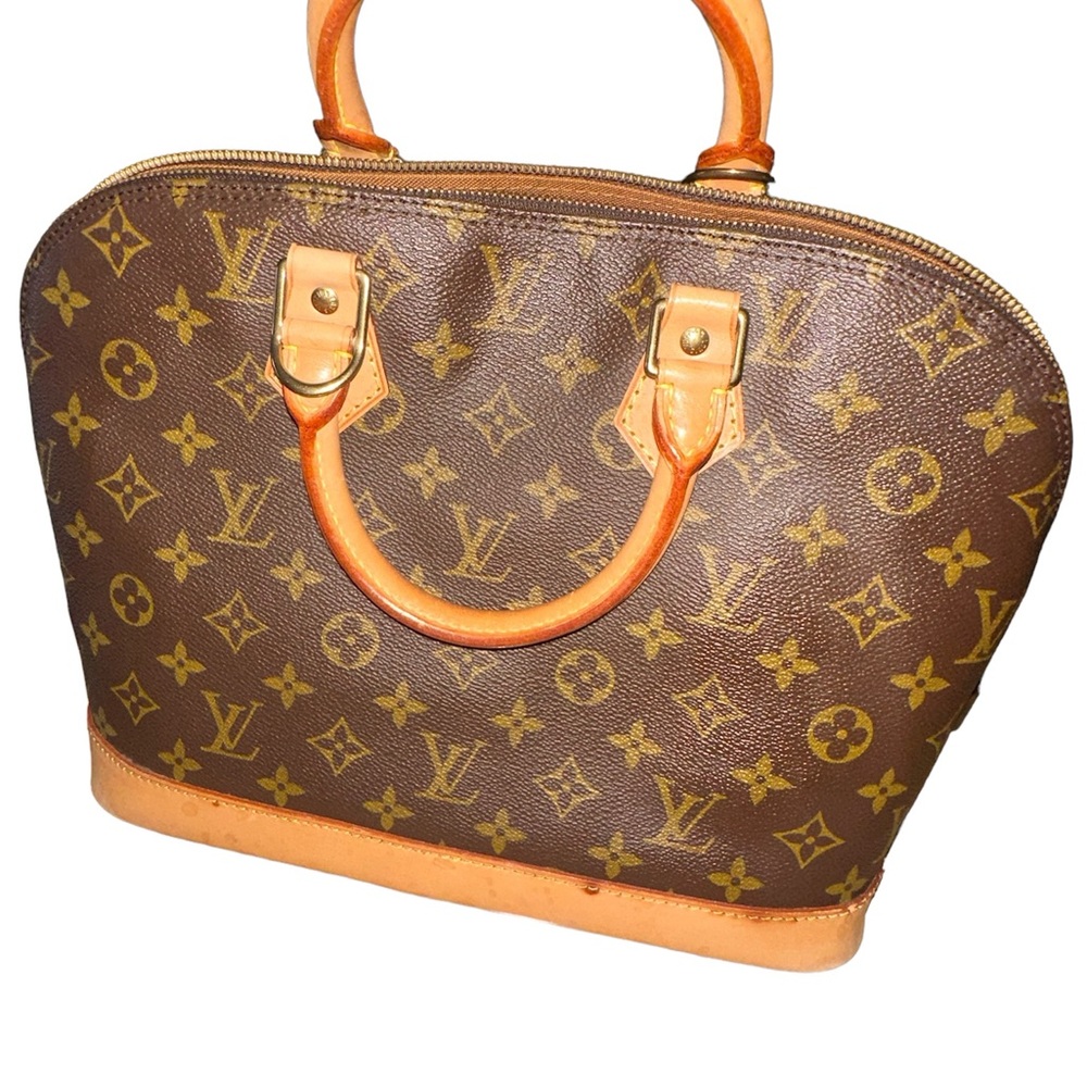 Louis Vuitton Alma . Comes with dust bag lock has no key